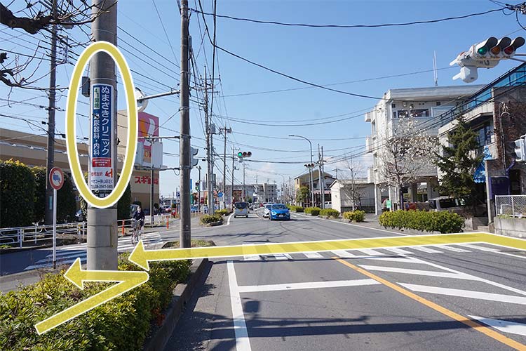 こちらの交差点を左折します(看板が目印です)